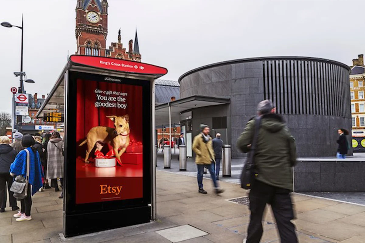 bus shelter advertising