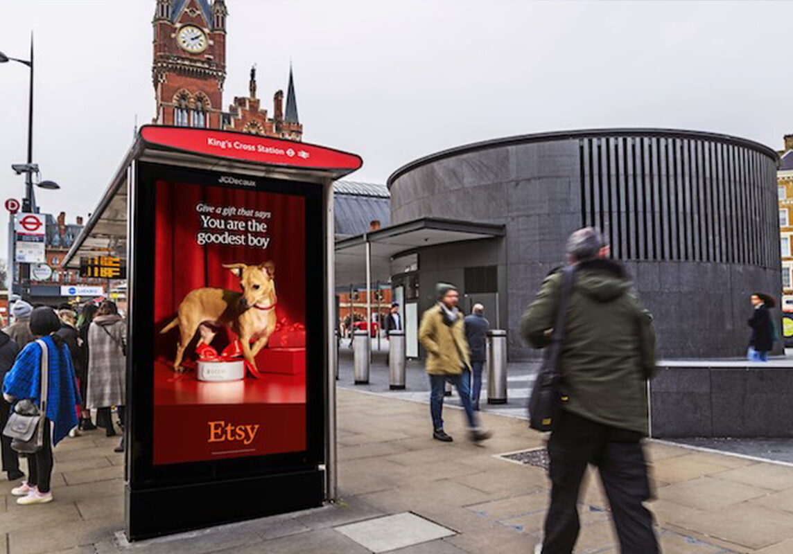 bus shelter advertising